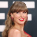Taylor Swift revela 'Life of a Showgirl' Capa para Jason Kelce
