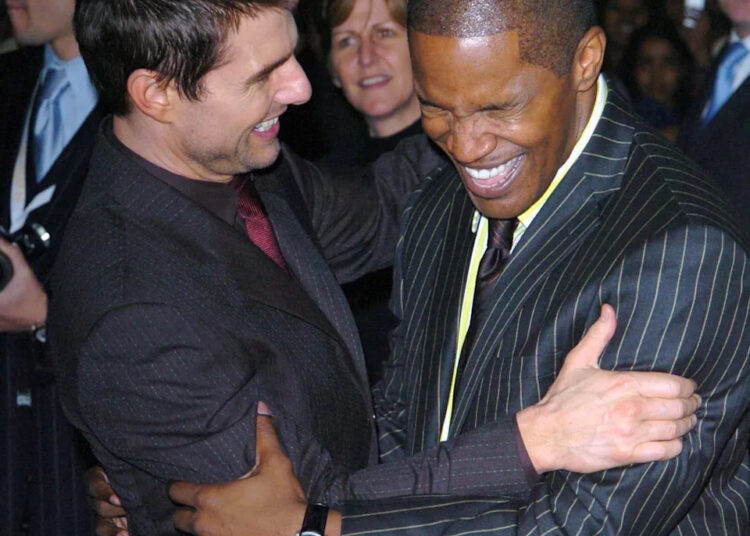 Tom Cruise ainda não deixou Jamie Foxx 'Off the Hook' por namorar Katie Holmes após seu divórcio (exclusivo)