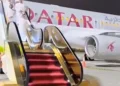 Uma escada rolante banhada a ouro é como o Qatar Royals sai do seu palácio voador