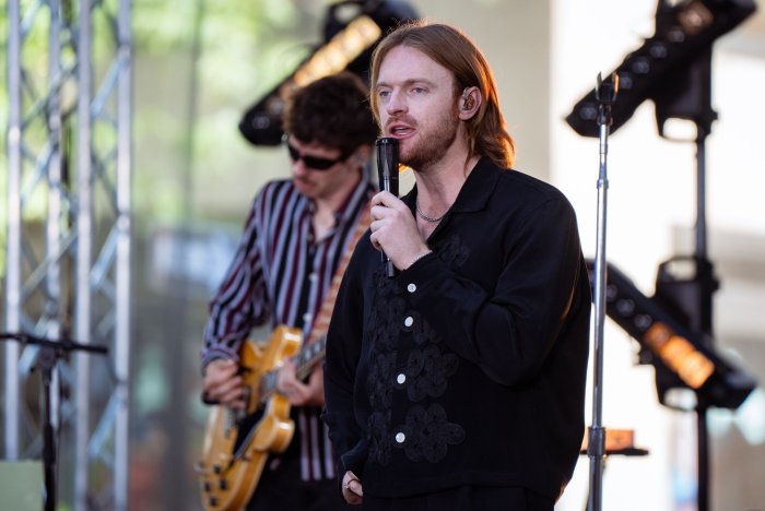 Veja: Finneas se apresenta em 'Hoje', discute novas músicas