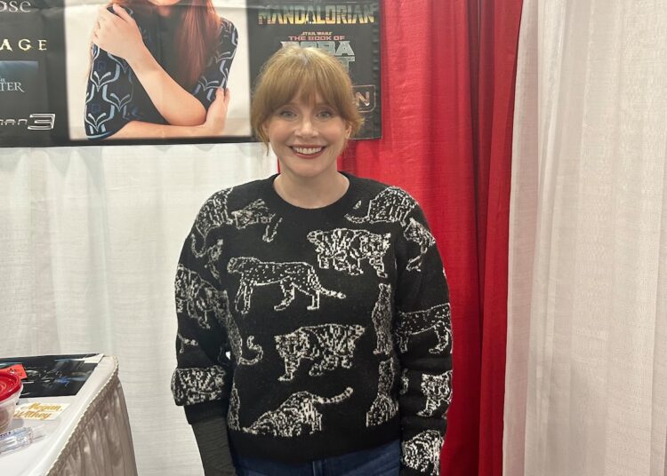 Bryce Dallas Howard sorrindo