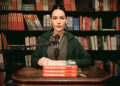 Victoria Pedretti pretende ser o próximo Steve Jobs em New Indie Flick 'Everything to Me' - Star Magazine