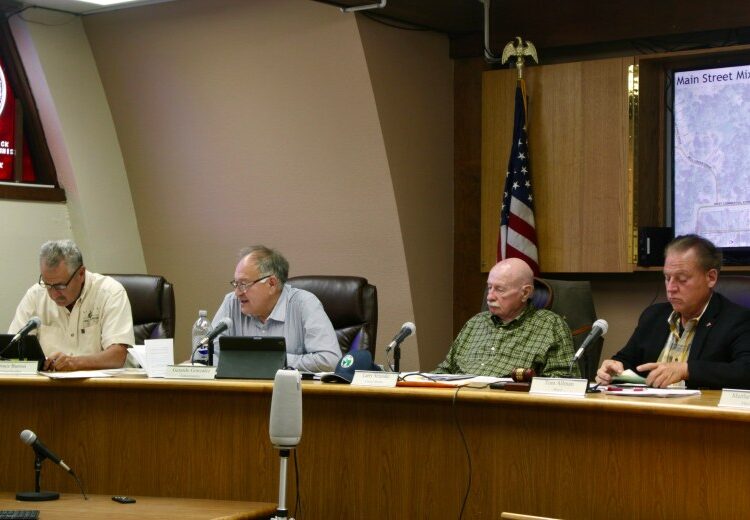 Willits considera o centro da “zona de entretenimento”, permitindo álcool de conteúdo aberto em eventos • A voz Mendocino