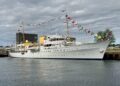 Yacht Royal decorado apesar da última crise na família real