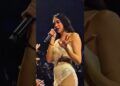 Dualipa with fans while singing “Be The One”during Radical Optimism tour 25 ❤️🤍#live #tour #concert