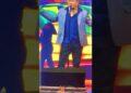 Leonardo interrompe show e declara apoio ao país
