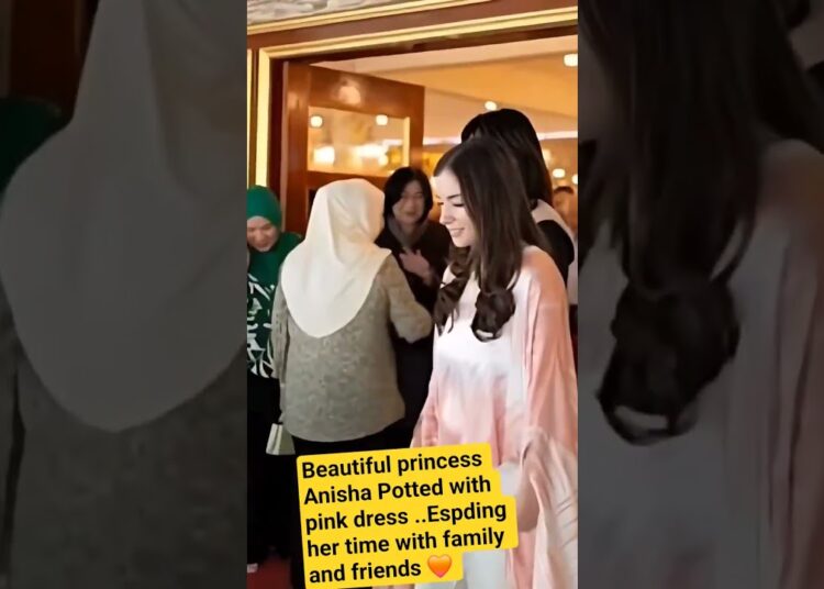 princess Anisha Wearing Pink Dress.Enjoying with her family #Anisha #royal #brunei #couple #love