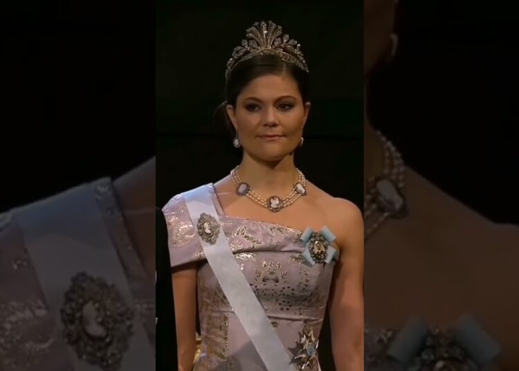 Princesa Victoria Futura reina de Suecia #royal #fashion #realeza #princess
