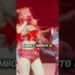 Cinco famosas que adoram usar minissaias e se ajoelhar no palco. #ultimasnoticia #estrelas