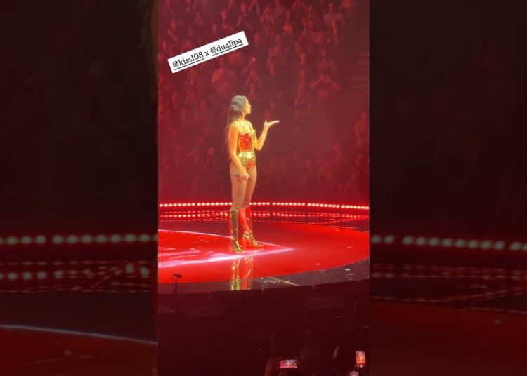 “Break My Heart”live in Boston 🇺🇸 during Radical Optimismtour25 #breakmyheart #confeti #pop #dance