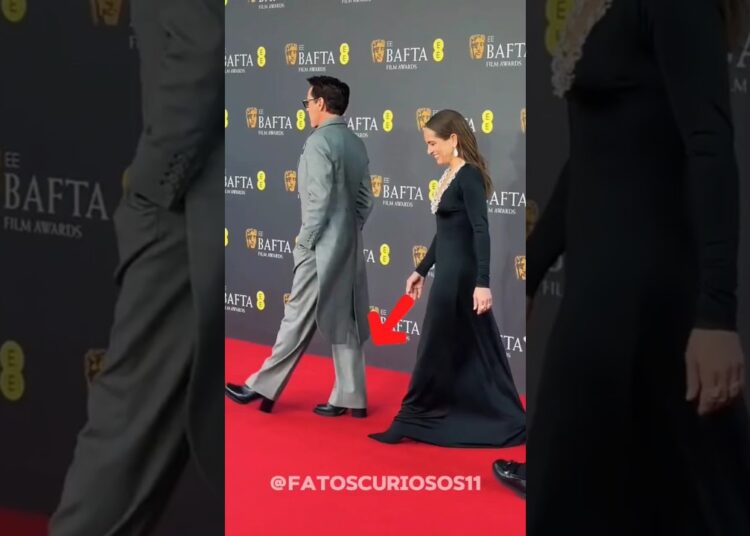 Did you know that Robert Downey Jr. used to wear high heels? #curiosidades #brasil #capcut