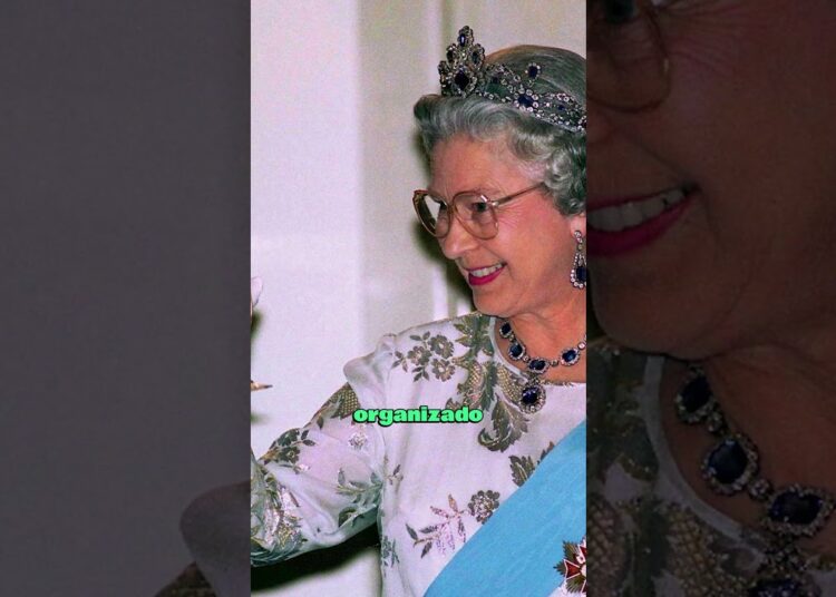 Los hábitos más peculiares de la reina Isabel II que pocos conocían 👑 #shorts