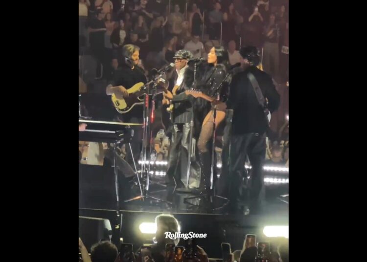 Dua Lipa performs “Le Freak” with Nile Rodgers in NYC N3 ❤️🔥 during Radical Optimism tour 25 #chic