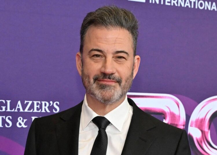Jimmy Kimmel 'sairá Swinging' hoje à noite, enquanto algumas estações se recusam a levantar a suspensão: Relatório - National Enquirer