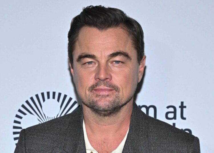 Leonardo DiCaprio foi pressionado a mudar seu nome 'étnico' no início de sua carreira - revista Star