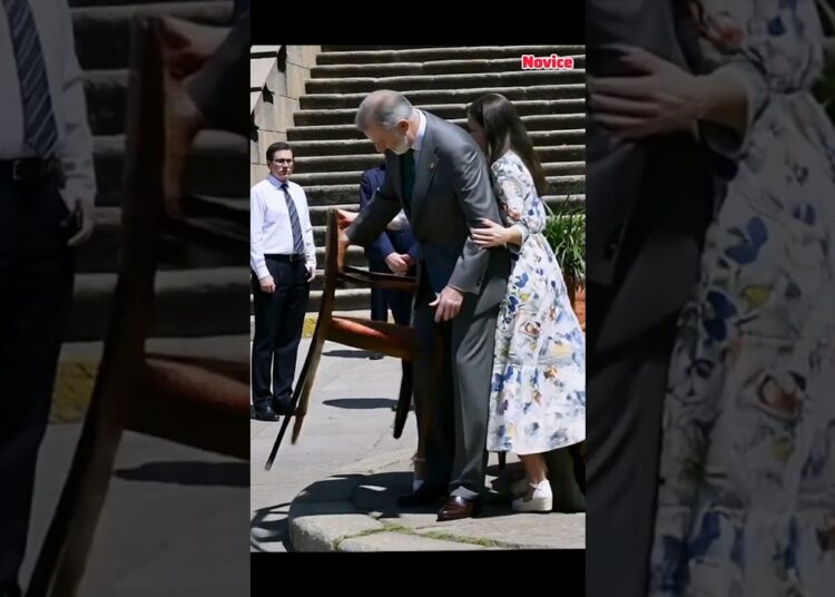 king not feeling well ! queen taking care #spanishroyalfamily #letizia #felipe