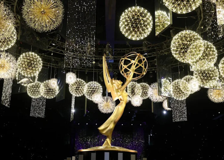 2025 Emmys evitará piadas políticas, diz o anfitrião Nate Bargatze