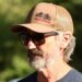 A American Pickers Star parece machucado e agredido enquanto ele quebra a cobertura - notícias de celebridades - entretenimento
