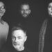 A Stereolab lançou novas músicas "Farte Up Your Job" e "Constant and Uniform Movement Unknown": ouça