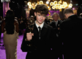 A adolescência ganha muito em Emmys e a estrela Owen Cooper, 15, se torna ator mais jovem premiado