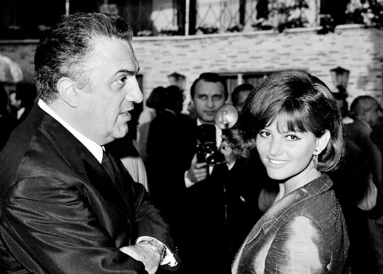 A atriz italiana Claudia Cardinale, estrela de '8½' e 'The Leopard', morre com 87 anos