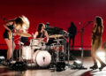 A banda de rock indie popular jorra 'Bomb Bagels' da amada Mass. Shop