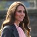 A blusa rosa de rosa de Kate Middleton foi o pop perfeito inesperado