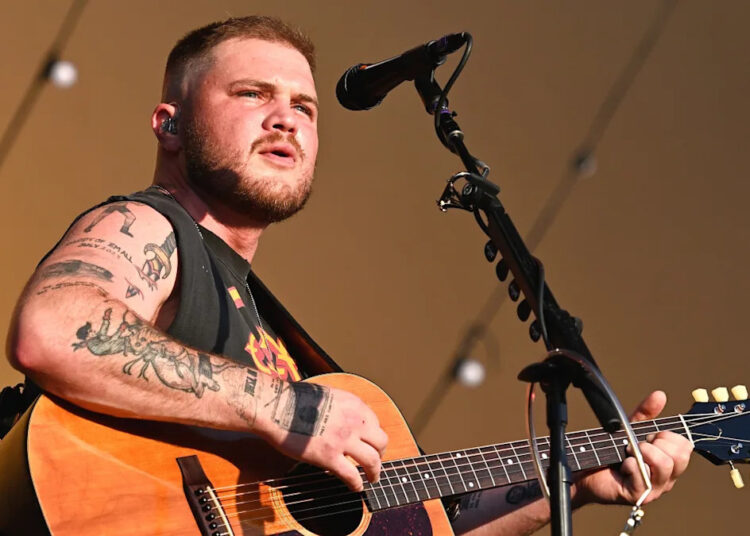 A cantora de música country Zach Bryan nos torna história no icônico local no sábado