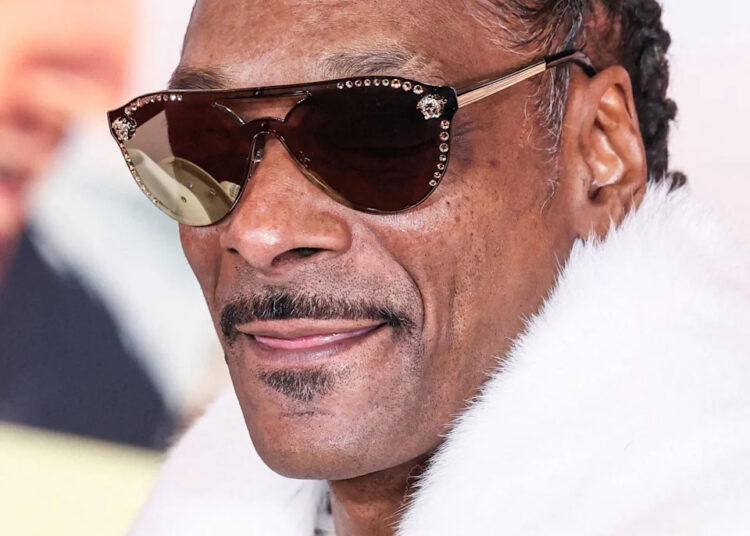 A controvérsia continua enquanto o Rep insiste que Snoop Dogg não escreveu desculpas para 'LightYear' viral