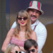 A demanda por Taylor Swift e o convite de casamento de Travis Kelce disparou, diz a fonte