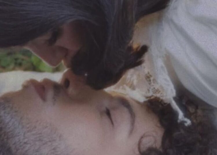 A doce mensagem de cinco palavras de Benny Blanco para a nova esposa Selena Gomez-Celebrity News-entretenimento