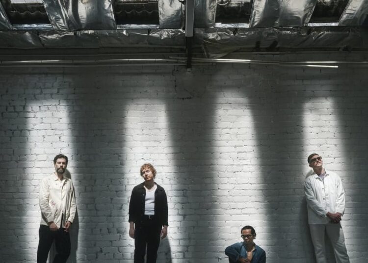 A dor do canal de alçapão em novo single 'desistindo do ar'