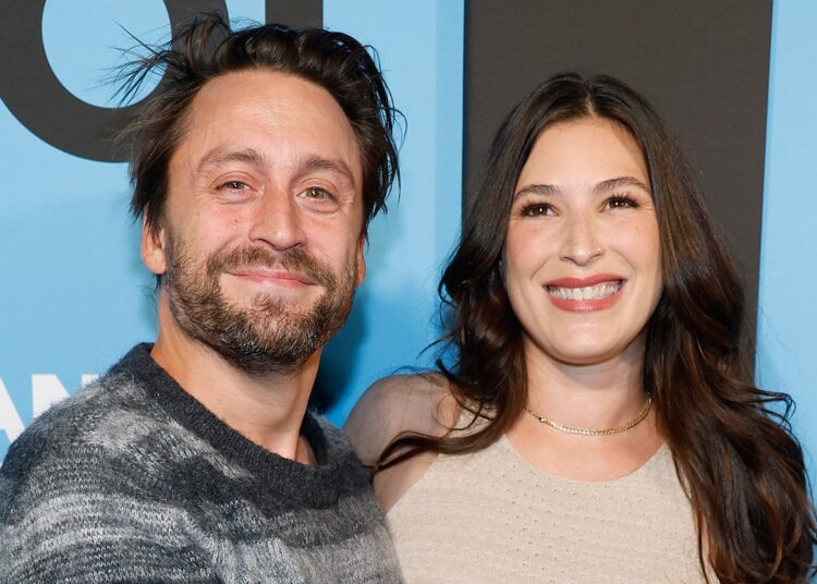 A esposa de Kieran Culkin, Jazz Charton, está grávida, esperando seu terceiro filho juntos | Esperando, Jazz Charton, Kieran Culkin, grávida | Just Jared: Notícias e fofocas de celebridades