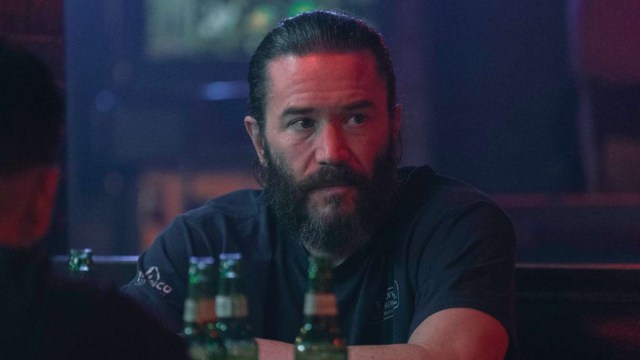 A estrela da tarefa explica a decisão chocante de Robbie no Episódio 1 final