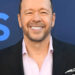 A estrela de 'Blue Bloods' Donnie Wahlberg jorra sobre o marco romântico 'abençoado'