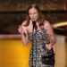A estrela de 'Hacks' Hannah Einbinder grita 'Palestina livre' durante o primeiro discurso do Emmy