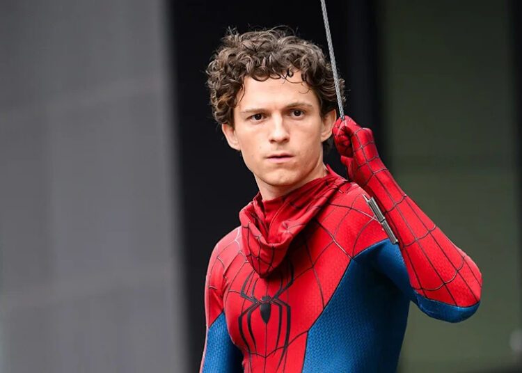 A estrela do 'Homem-Aranha' Tom Holland sofre lesão na cabeça durante o golpe que deu errado