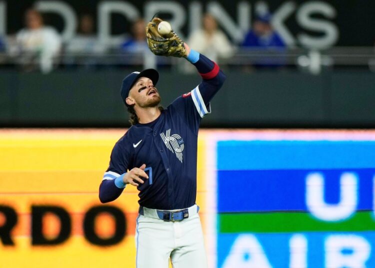A estrela do Royals Bobby Witt Jr. sai do jogo com espasmos traseiros