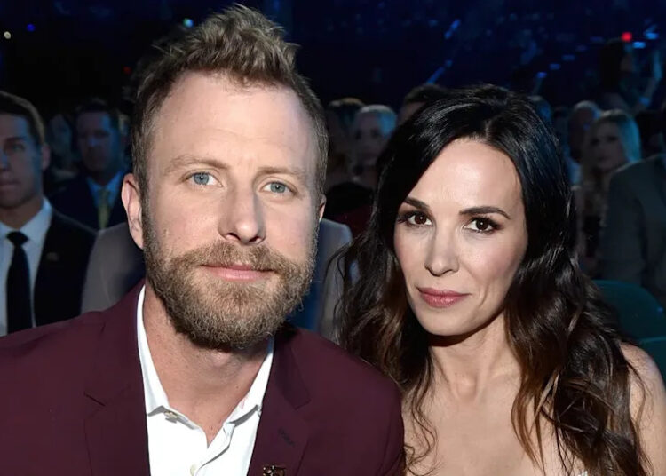 A estrela do campo Dierks Bentley admite que ele e esposa Cassidy dormem em quartos separados