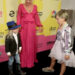 A filha de Pink, Willow, se junta a ela no palco para o dueto de cair o queixo