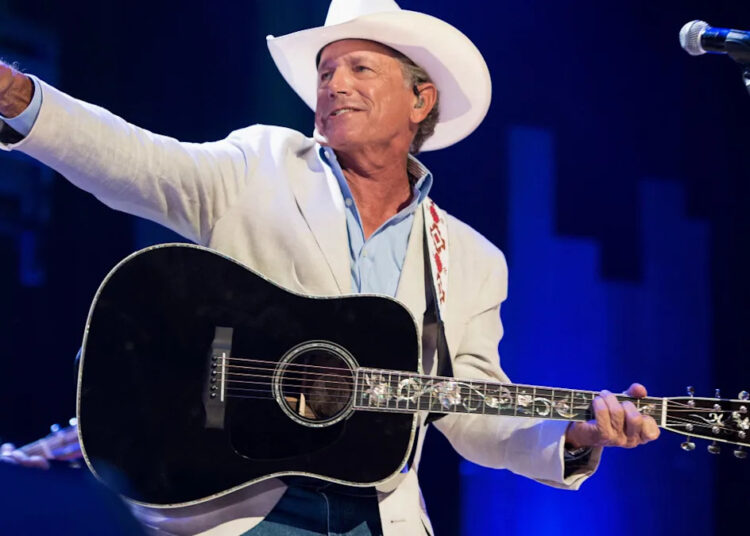 A lenda do país George Strait comemora o aniversário de uma de suas músicas mais amadas