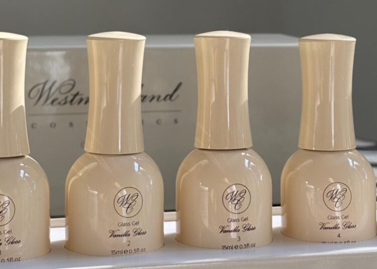 A manicure Harriet Westmoreland lança sua própria marca de unhas