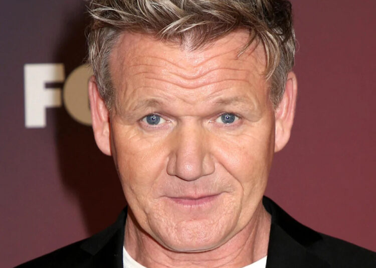 A mansão Bel Air de Gordon Ramsay no centro de outra chamada 911 falsa