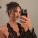 A namorada de Leonardo DiCaprio, Vittoria Ceretti, atordoa em vestido de corte lateral perigosamente