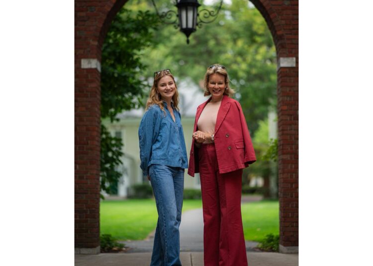 A princesa Elisabeth da Bélgica tem um momento de jeans duplo em Harvard em meio a rumores de namoro