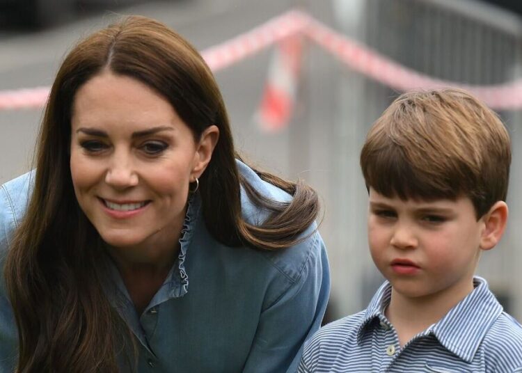 A princesa Kate compartilha a mais recente obsessão do príncipe Louis, tomando conta de casa - notícias de celebridades - entretenimento