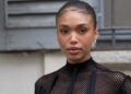 A roupa do show de Ferragamo de Lori Harvey é tão ousada que vai deixar você hipnotizado