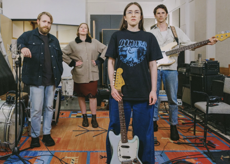 A samambaia fantasma compartilhe a primeira nova música em sete anos - a nota