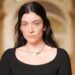 A turnê 'Ultrassom' de Lorde estréia para multidões e fãs esgotados estão em êxtase