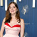 Aimee Lou Wood optou pelo glamour da idade de ouro em Alexander McQueen no 2025 Emmys